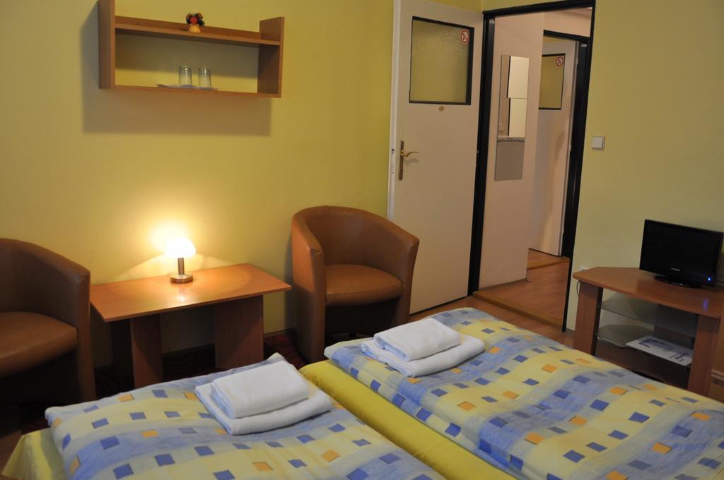 Hotel Komarov Brno Esterno foto