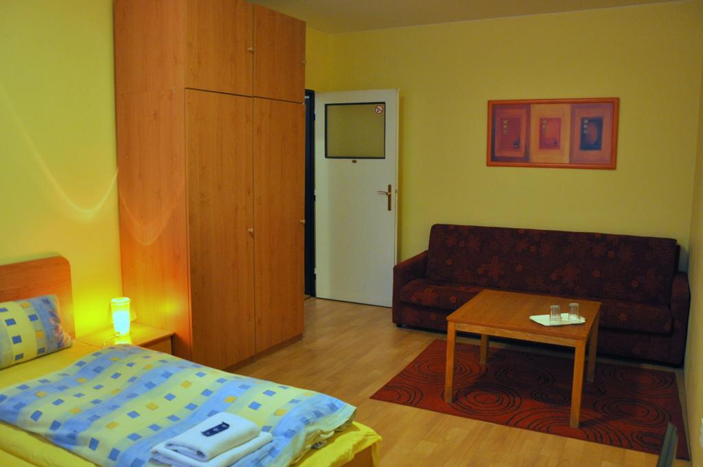 Hotel Komarov Brno Esterno foto