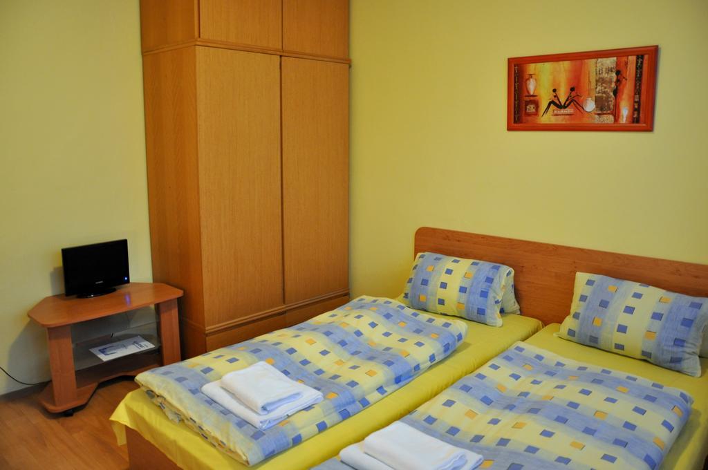 Hotel Komarov Brno Esterno foto